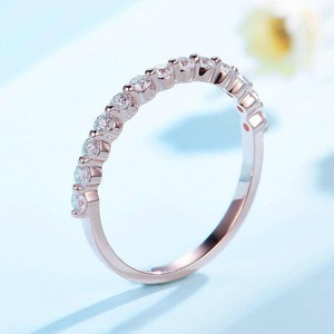Anillo de Diamante Moissanita de 2 Quilates Personalizado de Fábrica, 5 mm, Oro Amarillo y Blanco de 18K, Anillo de Joyería para Boda, Aniversario o Fiesta - Product Image 1