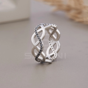 Anillo Infinito de Moissanita Negra, Elegante Banda Infinita de Diamantes, Oro Blanco de 10k, Cruz Vintage, Joyería Nupcial Única de la India - Product Image 6