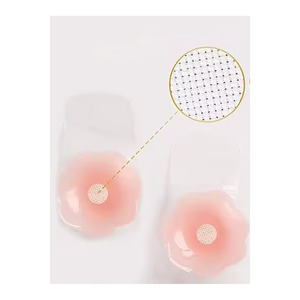 Pétalos de silicona reutilizables e impermeables para mujer con cubrepezones acolchados y extensores de sujetador sin costuras - Product Image 2