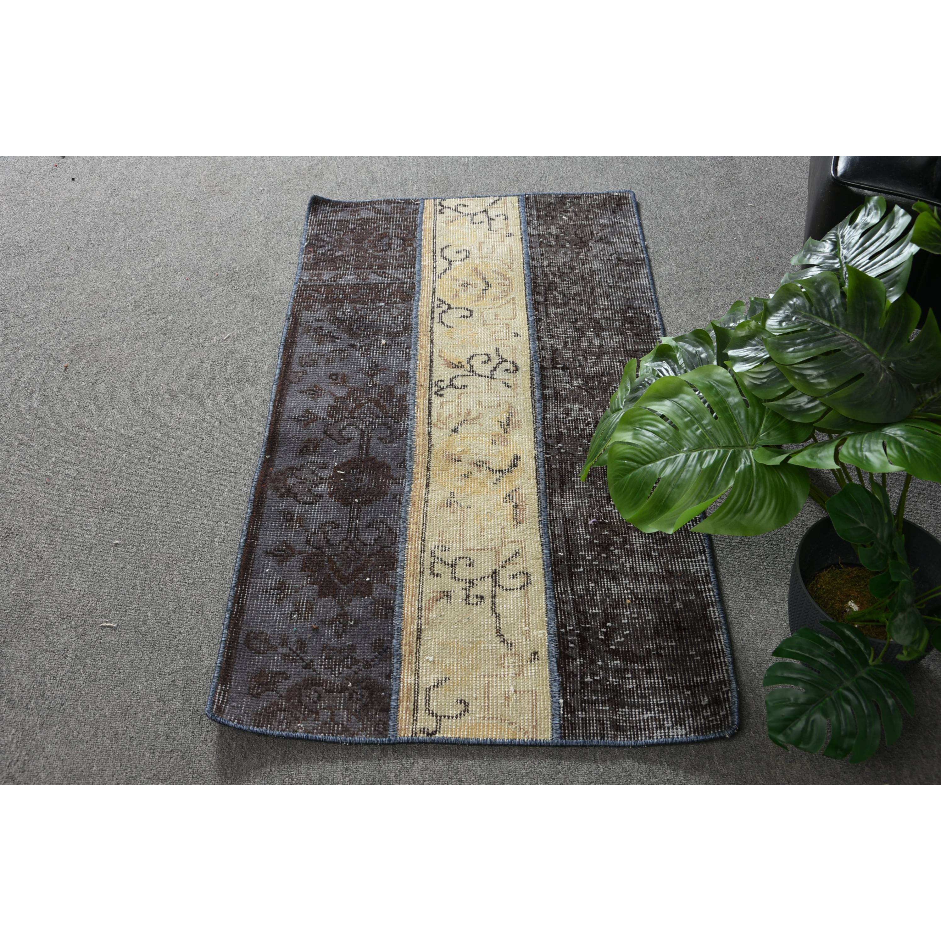 สีน้ำตาล