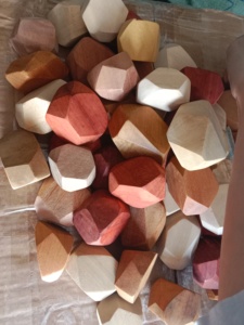 Roca de Madera Tumi Ishi, Diseño Minimalista con Estructura de Madera Maciza para Decoración del Hogar y Exhibición en Comercios - Product Image 6