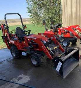 Tracteur à roues Massey Ferguson GC1725M 25HP 4WD avec chargeur frontal et plateau de tonte pour usage agricole - Product Image 2