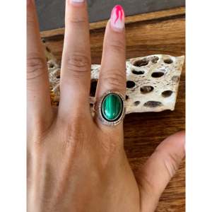 Bague en argent sterling 14 carats avec pierre précieuse en malachite, fabrication Navajo, taille 7,5, pour un usage quotidien - Product Image 2