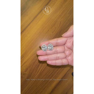 Boucles d'oreilles en or 14 carats avec halo de diamants en moissanite taille ovale - Product Image 2