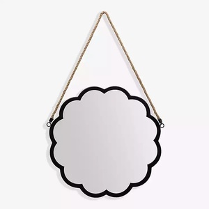 Cadre de miroir mural rond en laiton idéal pour les maisons modernes qui nécessitent des accents métalliques élégants avec un but fonctionnel - Product Image 3