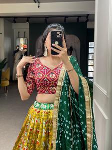 Patola lehenga choli อุปกรณ์จัดงานแต่งงานที่สวยงามสำหรับผู้ใหญ่ที่ทำจากผ้าฝ้ายและผ้าเรยอนใหม่และเสื้อผ้าปากีสถาน - Product Image 6
