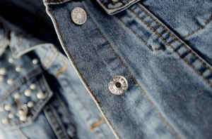 Veste en jean personnalisée pour femme, veste en jean bleu avec perles, veste en jean pour femme - Product Image 3