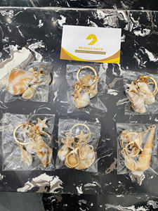 Porte-clés artisanal en coquillage naturel, souvenir de voyage - Product Image 6