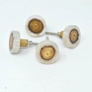 Perillas de madera y resina con grabados personalizados, muebles de cocina, perilla de madera y resina, diseño único - Product Image 1