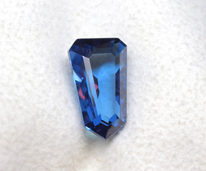 Pierre précieuse d'Alexandrite de culture - Forme fantaisie, changement de couleur, pierres d'Alexandrite - Pierre synthétique facettée coupée en alexandrite - Product Image 5