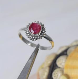 Mejor diseño de piedras preciosas cabujón anillo de rubí rojo hecho a mano 925 Plata de Ley sólida rubí Natural estampado anillo hecho a mano joyería - Product Image 4