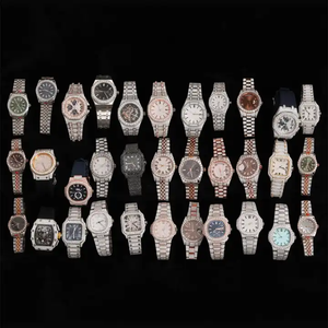 นาฬิกาข้อมือสแตนเลสสตีลแบบกำหนดเอง หน้าปัดสีเงิน-ทอง สายแก้ว ประดับเพชรโมอิสซาไนต์ VVS หรูหรา สำหรับทั้งชายและหญิง - Product Image 3