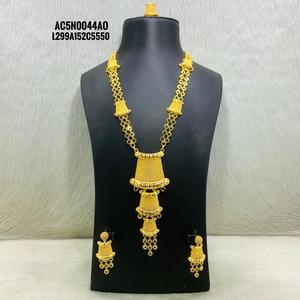 Conjunto de collar con abalorio de flor de cadena de caja de latón largo chapado en oro - Product Image 1