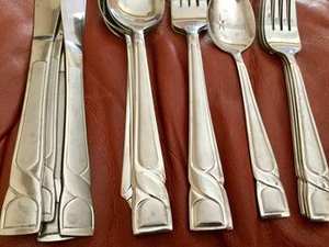 ชุดเครื่องใช้บนโต๊ะอาหารสแตนเลส12ชิ้นพร้อมด้ามจับชุบทองที่ทันสมัยเหมาะสำหรับการรับประทานอาหารที่หรูหราและการใช้งานในชีวิตประจำวัน - Product Image 6