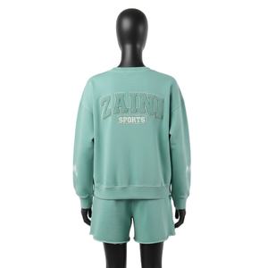 Ensemble court en molleton de coton et polyester 320 GSM vert menthe pour femme, avec logo patch chenille tie-dye effet vieilli – Nouveauté pour femme - Product Image 2