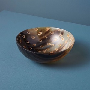Bol en corne de buffle véritable et écologique Bol décoratif artisanal de taille moyenne avec rebord en métal pour le rasage, le service ou l'affichage. - Product Image 3