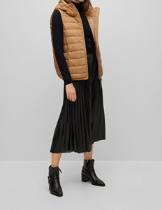 Dernier design de veste matelassée en duvet respirante pour femmes, avec finition lisse et revêtement résistant à la neige - Product Image 2