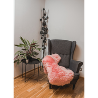 Tapis en peau de mouton islandaise teinte rose, style scandinave, à poils moyens, idéal pour les animaux domestiques