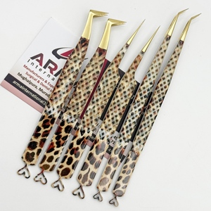 Nouvelle tendance Précision 45 Degrés Isolation Pointe Pointue Extension De Cils Durable Pince À Épiler Guépard Imprimer Avec Coeur Conception - Product Image 6