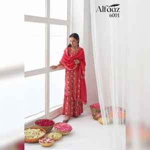 Traje de seda de muselina listo para mujer elegante Top floral impreso digital Palazzo & Dupatta para fiesta - Product Image 1