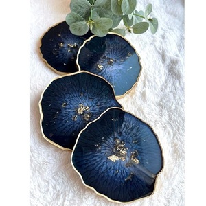 Posavasos de resina epoxi de lujo hechos a mano, posavasos de ágata geoda con copos dorados, flores secas con purpurina, estilo Ángel personalizado - Product Image 1