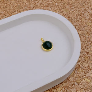 Aventurine verte plaquée or 18K, lunette ronde en laiton à facettes, breloque pour colliers, composant de bijoux faits à la main pour les fêtes - Product Image 3