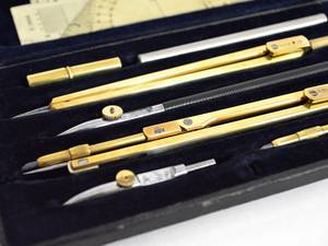 Vintage 1 Juego de brújula dorada Juego de brújula Richter alemana 9 piezas con estuche de cuero Brújula de bronce Artículo de herramientas originales - Product Image 5