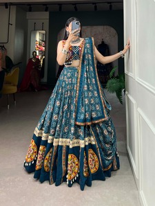 Navratri Lehenga Choli ropa tradicional india y paquistaní con bordado de espejo elaborado a partir de rayón elegante con blusa - Product Image 3