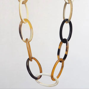 Collier de luxe en corne de buffle fait à la main, bijoux naturels et durables pour femmes, haute qualité - Product Image 1