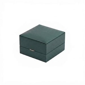 Caja de Joyería de Piel Sintética de Alta Calidad con Tapa Abatible, Diseño Cuadrado Moderno y Logotipo Personalizado al por Mayor - Product Image 4