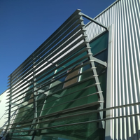 Lamelles en aluminium moderne blanches/grises/personnalisées pour murs-rideaux