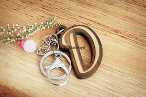 Porte-clés en bois Tradebyd Porte-clés personnalisés gravés pour souvenirs - Product Image 3