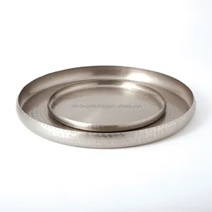 Bandeja de Metal de Diseño Artesanal para Decoración de Interiores, para Uso en el Hogar y Cafeterías, Decoración de Comedor y Entrada, con Ribete Dorado, Hecha por Zahid Exports - Product Image 2