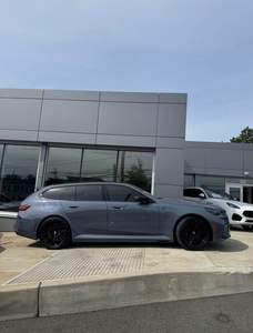 Nuevo/USADO BMW M5 AZUL 2025, Cámara Trasera 360, Capacidad de Carga 31-40T, Emisión Diésel/GAS, Automático - Product Image 5