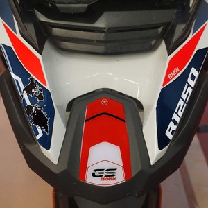 Adesivi Protettivi 3D in Gel su Misura per Punta del Becco, Compatibili con Moto BMW R1250GS ADV, Tipo Logo Trophy - Product Image 1