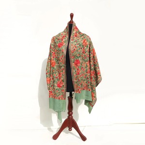 Chal de Terciopelo de Poliéster Sólido de Estilo Vintage con Bordado y Borlas, Transpirable y Elegante para el Invierno - Product Image 1