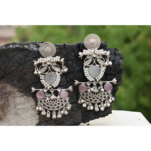 Pendientes de aro grandes estilo ghungro, diseño nuevo, tradicional, hechos a mano, con apariencia de plata, de latón con incrustaciones de piedras, para niñas y mujeres. - Product Image 1