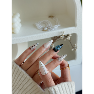 Ongles à presser Parisian Pearl Petals, décoration élégante pour ongles avec perles - Product Image 4