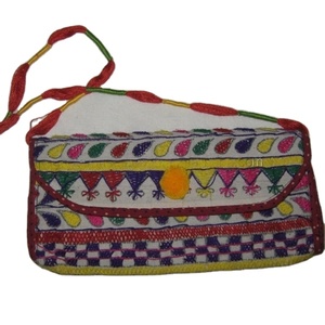 Bolsos cruzados de cuero genuino para mujer estilo Banjara gitano tradicional, bolsos cruzados con cuentas bordadas, bolso de sillín para mujer - Product Image 1