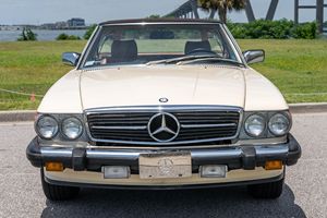 Mercedes-Benz 560SL de 1986 en excellent état, 42 000 miles, moteur V8, hardtop inclus, provenance climat chaud - Product Image 1