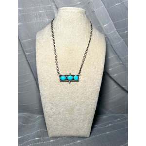 Collier géométrique Jameson Garcia Kingman en turquoise et argent sterling pour les occasions de cadeaux - Product Image 3