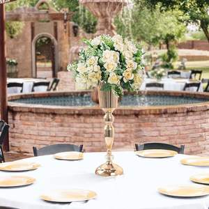 Vase à fleurs en métal de luxe avec finition brillante pour la décoration intérieure haut de gamme disponible au meilleur prix - Product Image 1