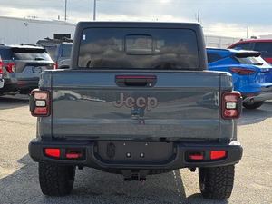 Jeep Gladiator Rubicon Crew Cab 4WD 2025 Seminuevo, Listo para Enviar, Acero, 3 Años de Garantía - Product Image 2