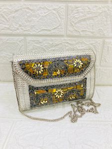 Bolso de mano hecho a mano con mosaico de Metal para mujer, monedero de noche nupcial con patrón de piedra exclusivo, Material de gamuza elegante hecho en India - Product Image 3