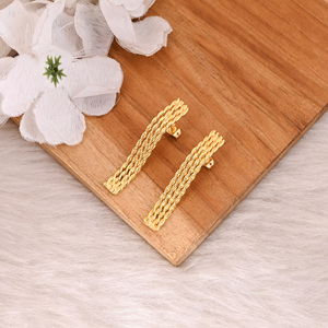 Boucles d'oreilles en laiton de haute qualité, plaquées or, nouveau design, boucles d'oreilles en métal pour cadeau, boucles d'oreilles dorées à vendre - Product Image 3