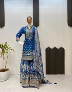 Vêtements de créateur, haut imprimé exclusif et sharara avec dupatta assorti, vêtements de mariage indiens et pakistanais les plus vendus pour femmes - Product Image 4