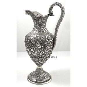 Meilleure vente Pichet à bière et à vin en acier inoxydable poli argenté et brillant à texture unique de créateur avec poignée en forme de papillons - Product Image 5