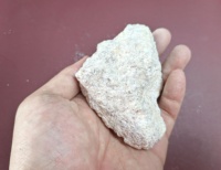 La pyrophyllite contrôlée est essentielle pour la production de porcelaine pour machines textiles à fonctionnement fluide, minimisant l'abrasion et l'usure du fil.