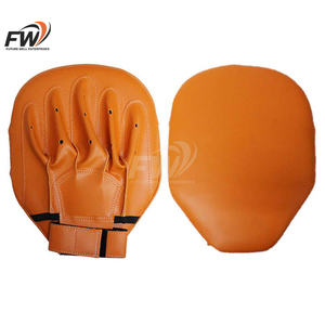 Venta al por mayor de fábrica: Nuevos diseños de manoplas y almohadillas de cuero con logo personalizado impreso para entrenamiento de boxeo - duraderas y transpirables - Product Image 6