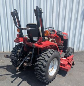 Tractor agrícola Case IH DX24 de 24 HP de segunda mano, adecuado para una variedad de aplicaciones agrícolas y utilitarias. - Product Image 2